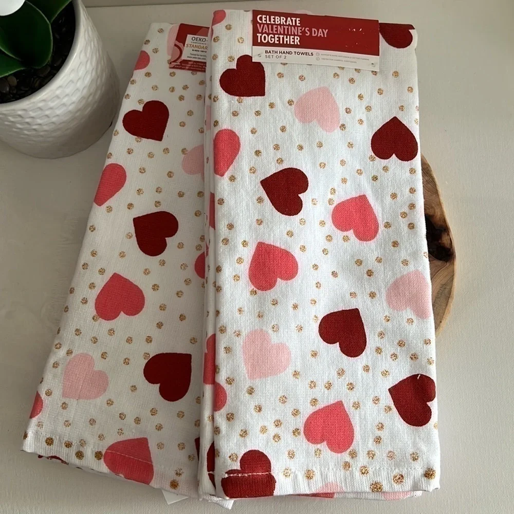 New. Valentine’s Heart Bath hand towels set of 2